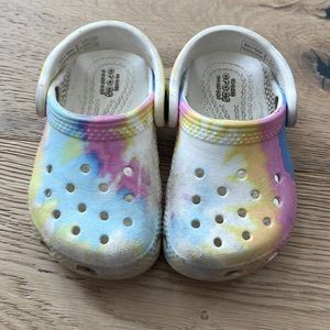Crocs tie dye 5c toddler